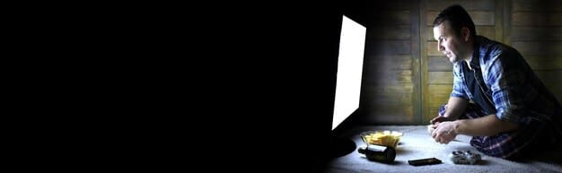 How US Movie Critics Affect Box Office Success in Social Media Era